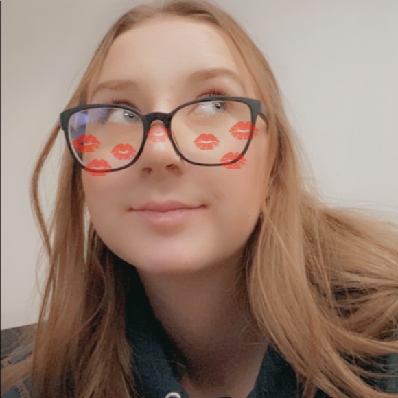 Meet your Posher, Sierra - Picture 1 of 1